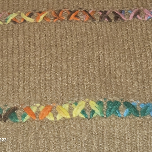 BIBI Sweater Women's Size Large Tan With Multi Color Chris Cross Yarn Stitching - Picture 9 of 9
